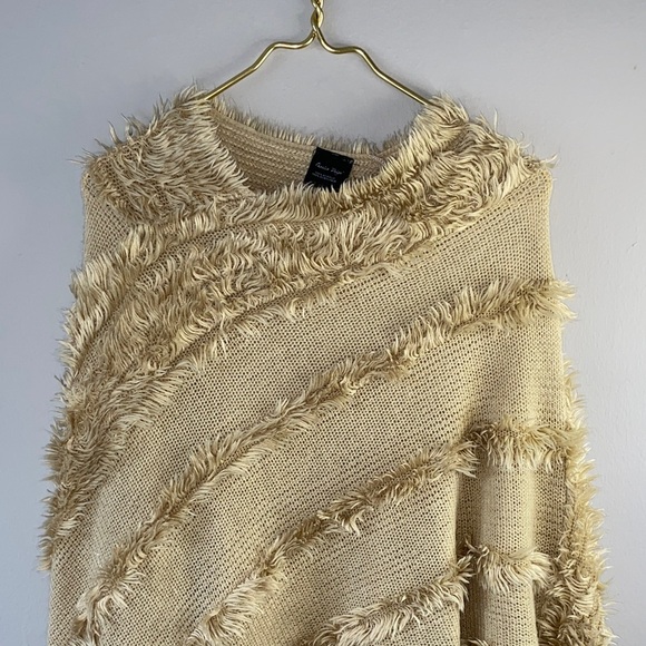 Charlie Paige Cream Textured Poncho - Picture 6 of 13